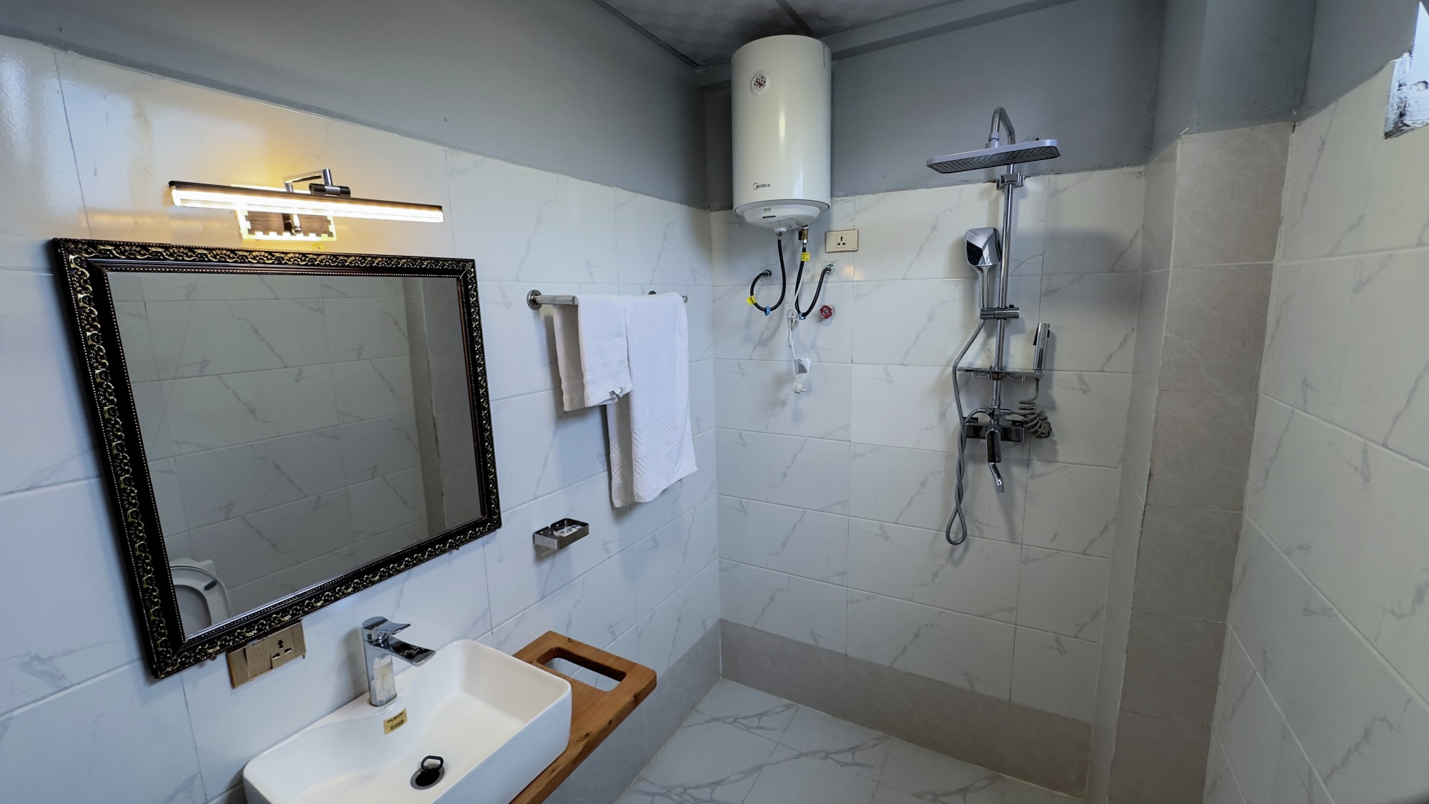 Double Room thumbnail 3